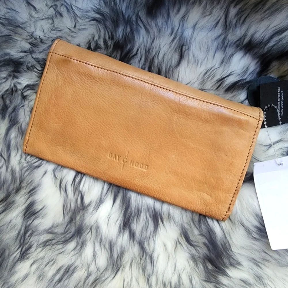 Day & Mood Leather Weave Clutch - Picture 3 of 3